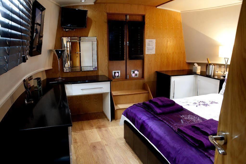 The Joker Boat Liverpool Bagian luar foto